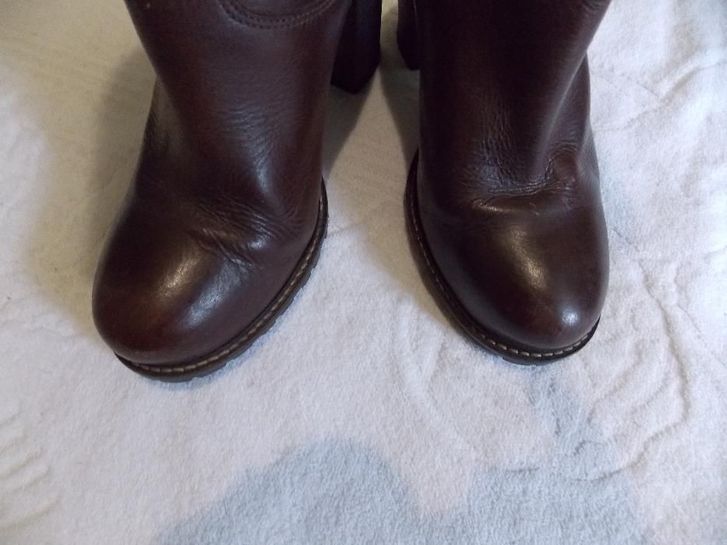 Кожаные демисезонные коричневые женские сапоги - 35 размер.Румыния