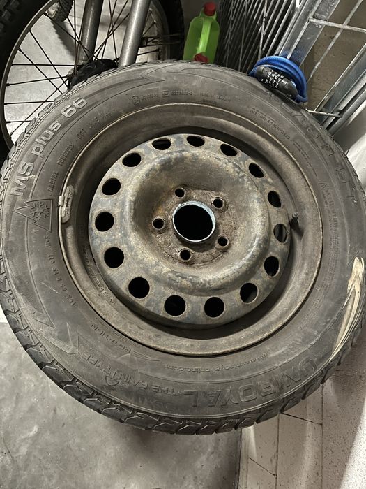 Sprzedam komplet 4 kół zimowych.  195/65 R15,  5x114.3,  DOT:3810