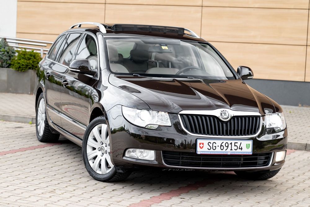 Skoda Superb 3.6i DSG 4x4 Xenon Park Ass. PDC Nav Grzane Panorama