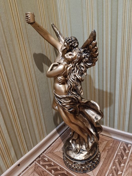 Статуэтка Амур и Психея.