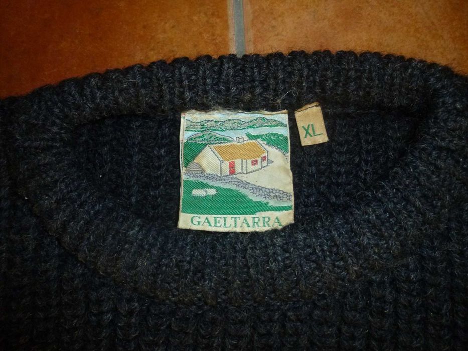 Pulôver em lã virgem da Irlanda. Muito quente.