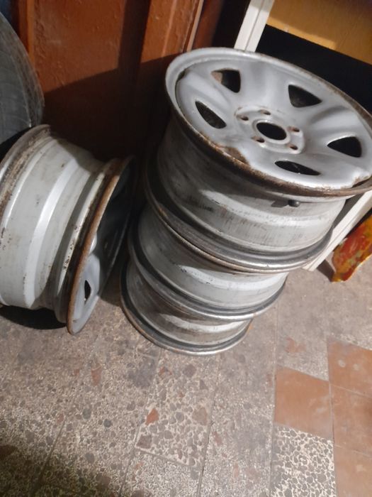 Чехлы Волга 31105 газ 31029 запчасти диски запаска рем вставка дверей