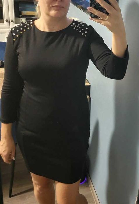 38 M Bonprix czarna sukienka dopasowana na ramionach ozdobne kamienia