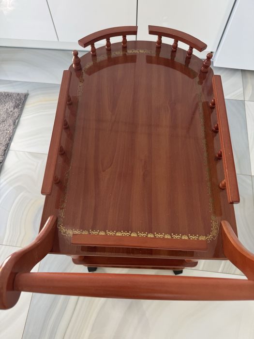 Столик-бар під напої