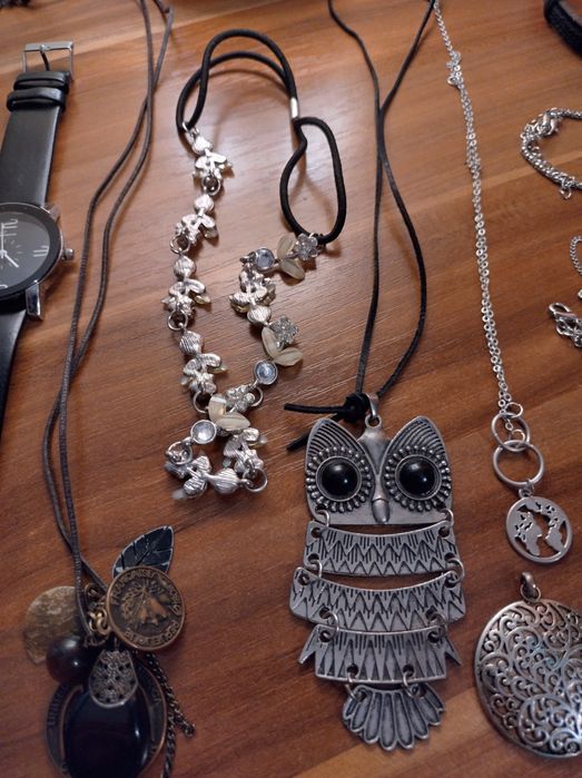 Biżuteria. Łańcuszki itp.