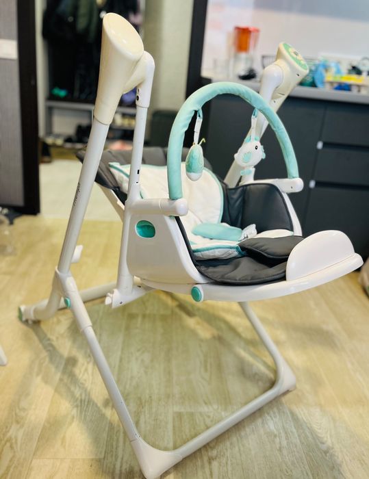 Продам стільчик для годування+гойдалка Carello triumph