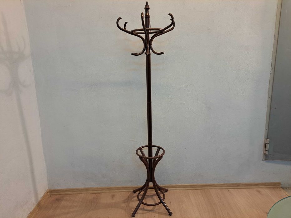 Wieszak podłogowy drewniany gięty ciemny