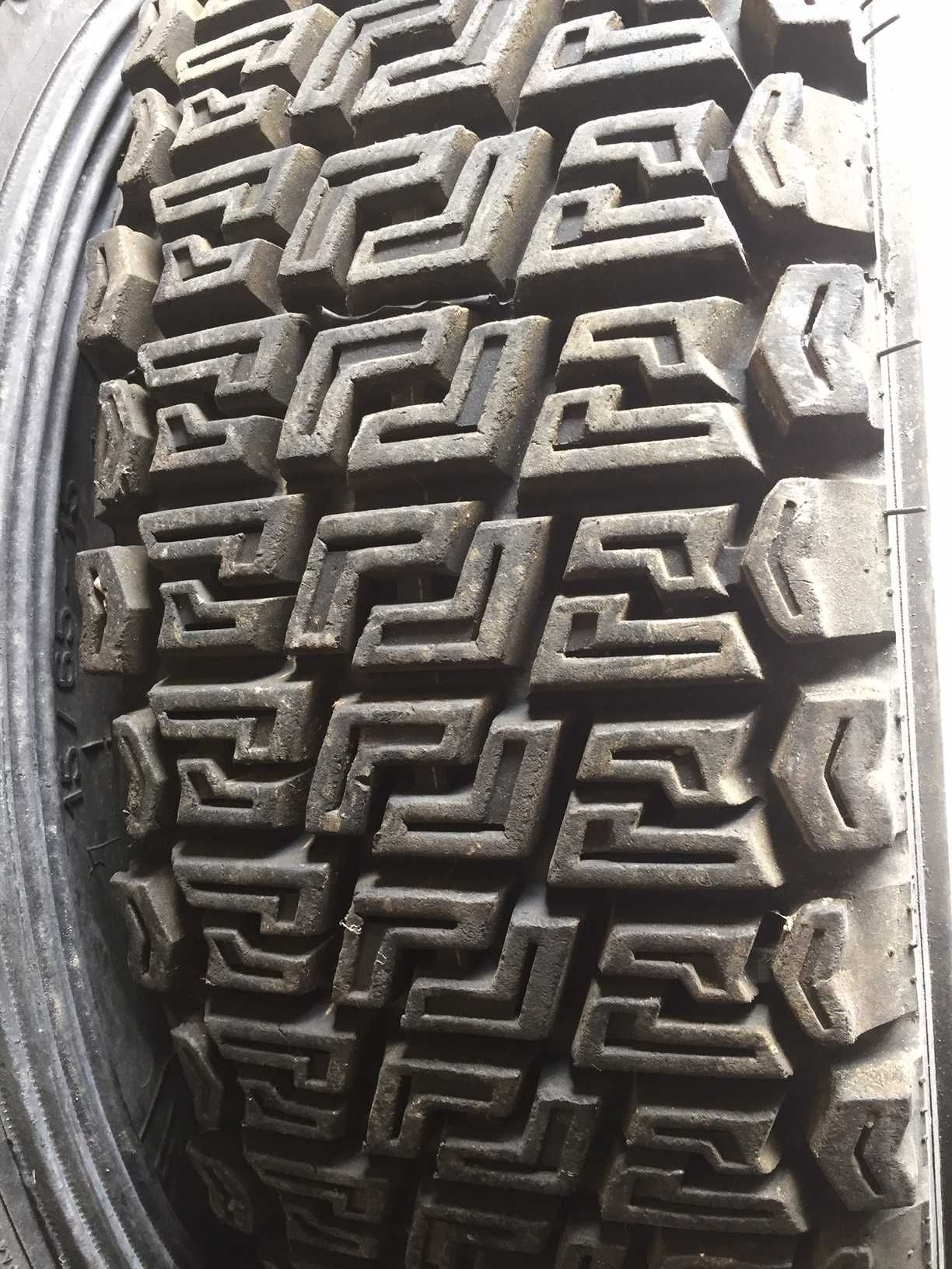 Pneus Michelin M4 15/65-15