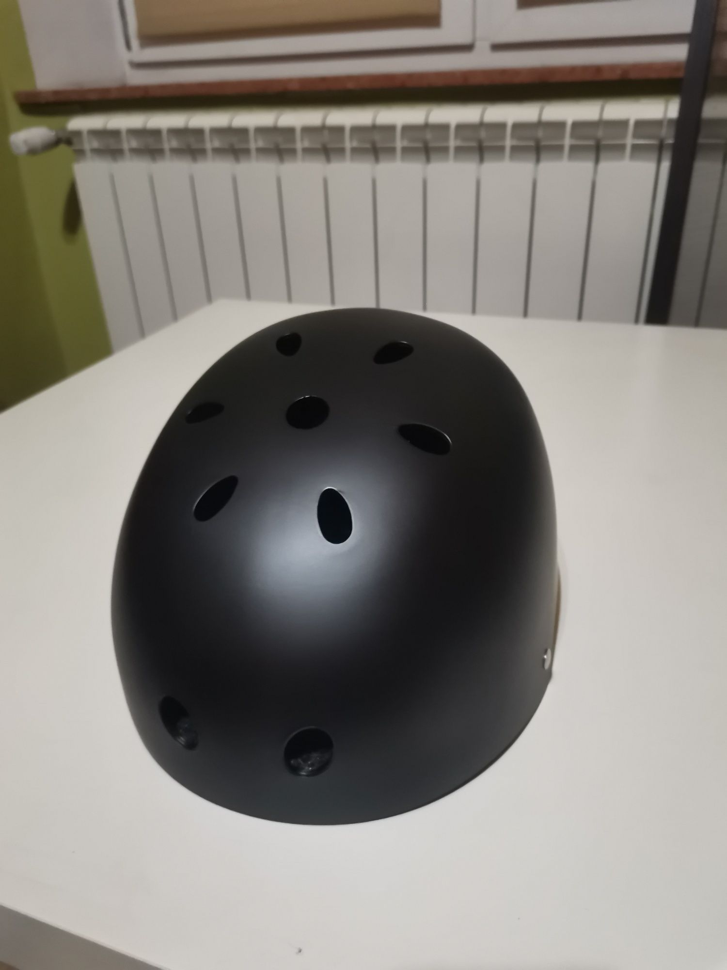 Kask czarny na rower, hulajnoge S-M