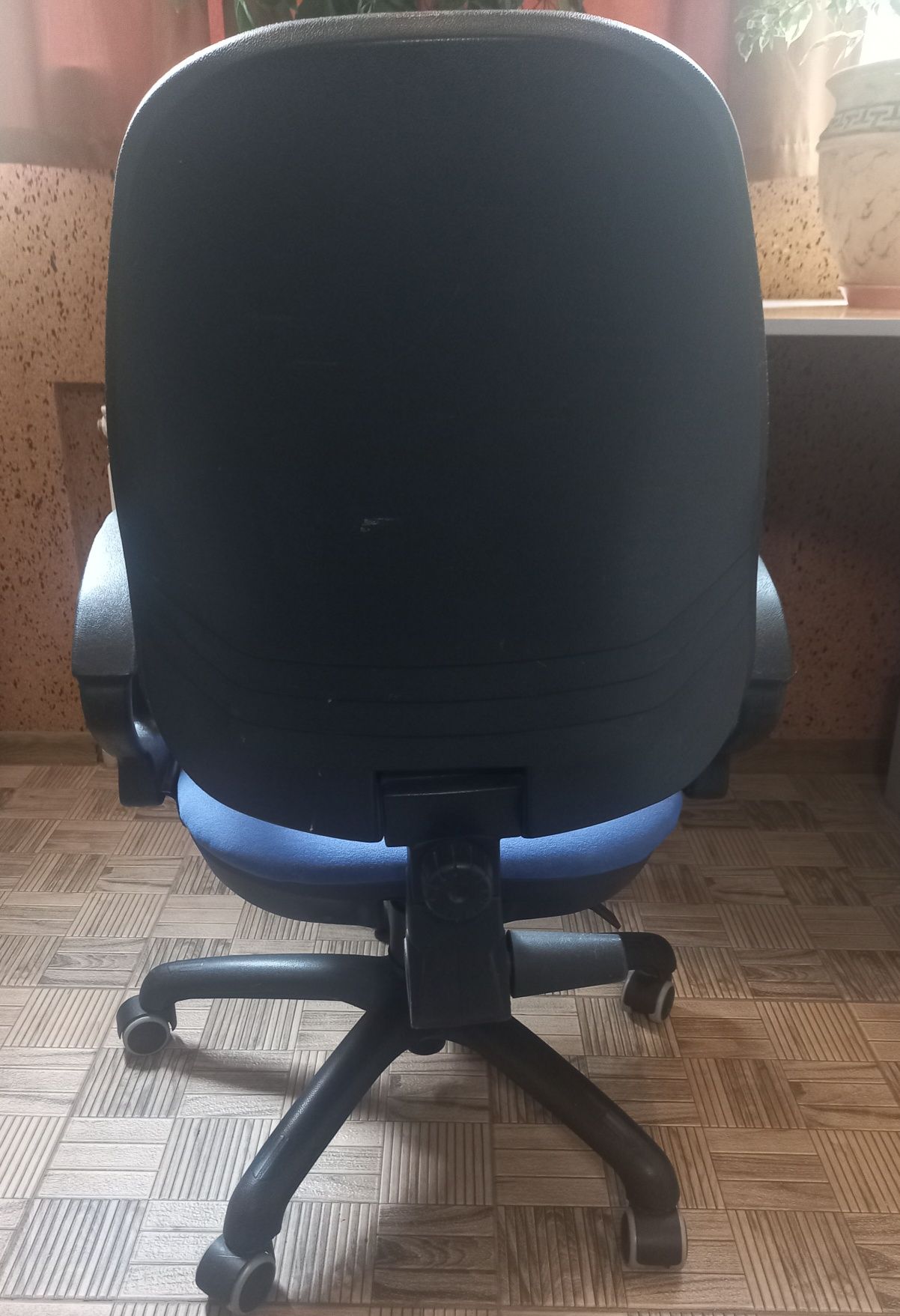 Крісло офісне!!!