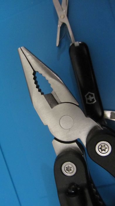 Victorinox Classic  + мультитул. Одним лотом.