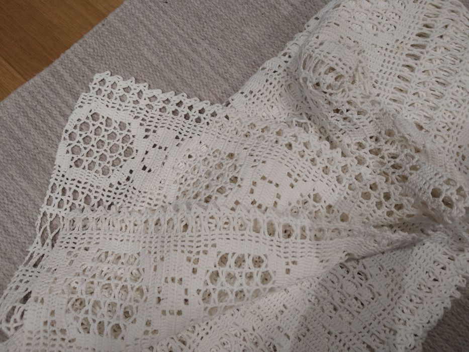 Obrus na stół/serweta/kremowy/szydełko