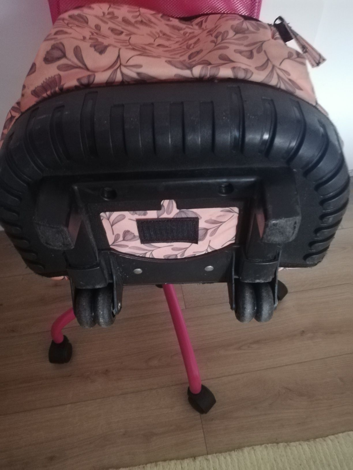 Trolley Mochila salmão - base dura - Ótimo estado