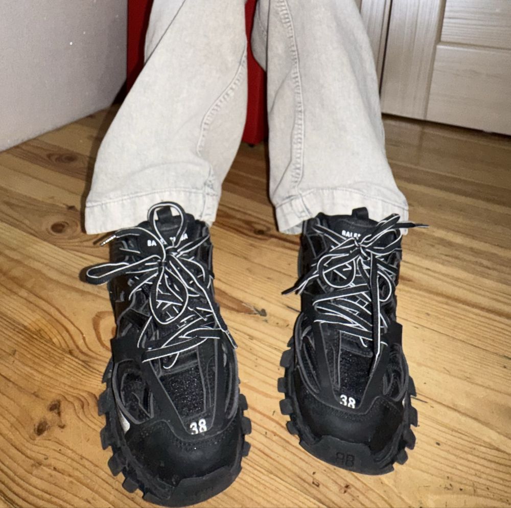 Balenciaga track 1 траки