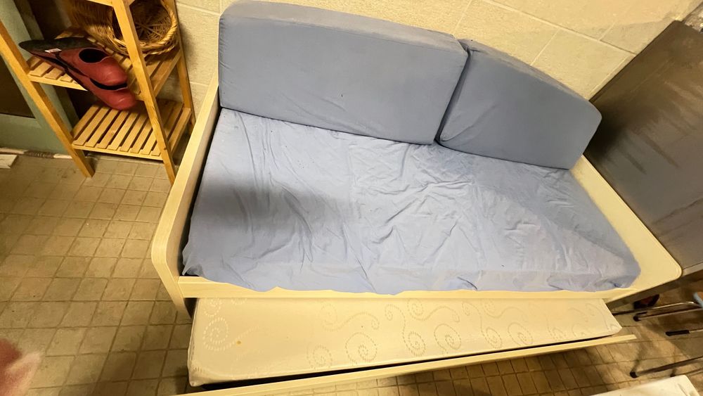 Cama de criança com 2 colchões