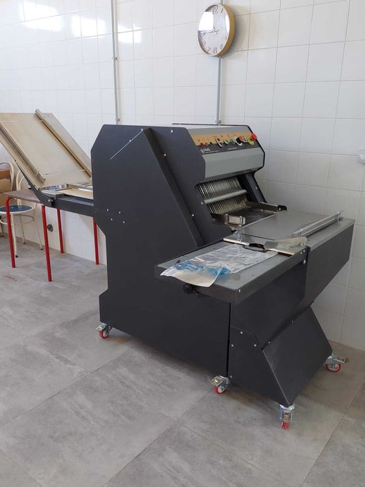 Cortadora Automática Pão - C/Rampa Abastecimento/Tapete Entrada - Nova