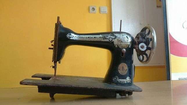 Maquina de Costura Marca SINGER com 60 Anos, Boa para exposição C/novo