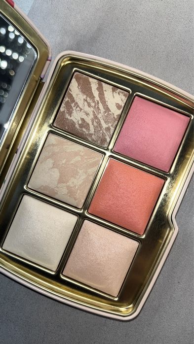 Saie Fenty Beauty,Hourglass, Benefit Whoop lash, patrick ta, tower 28