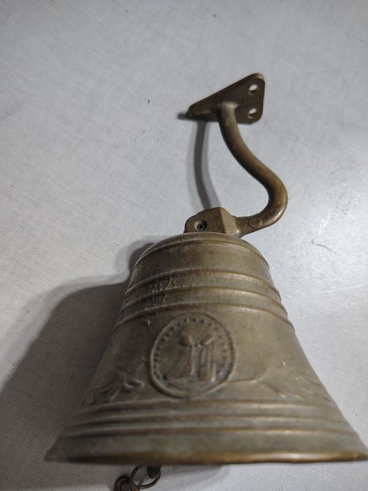 Mosiężny dzwon ścienny