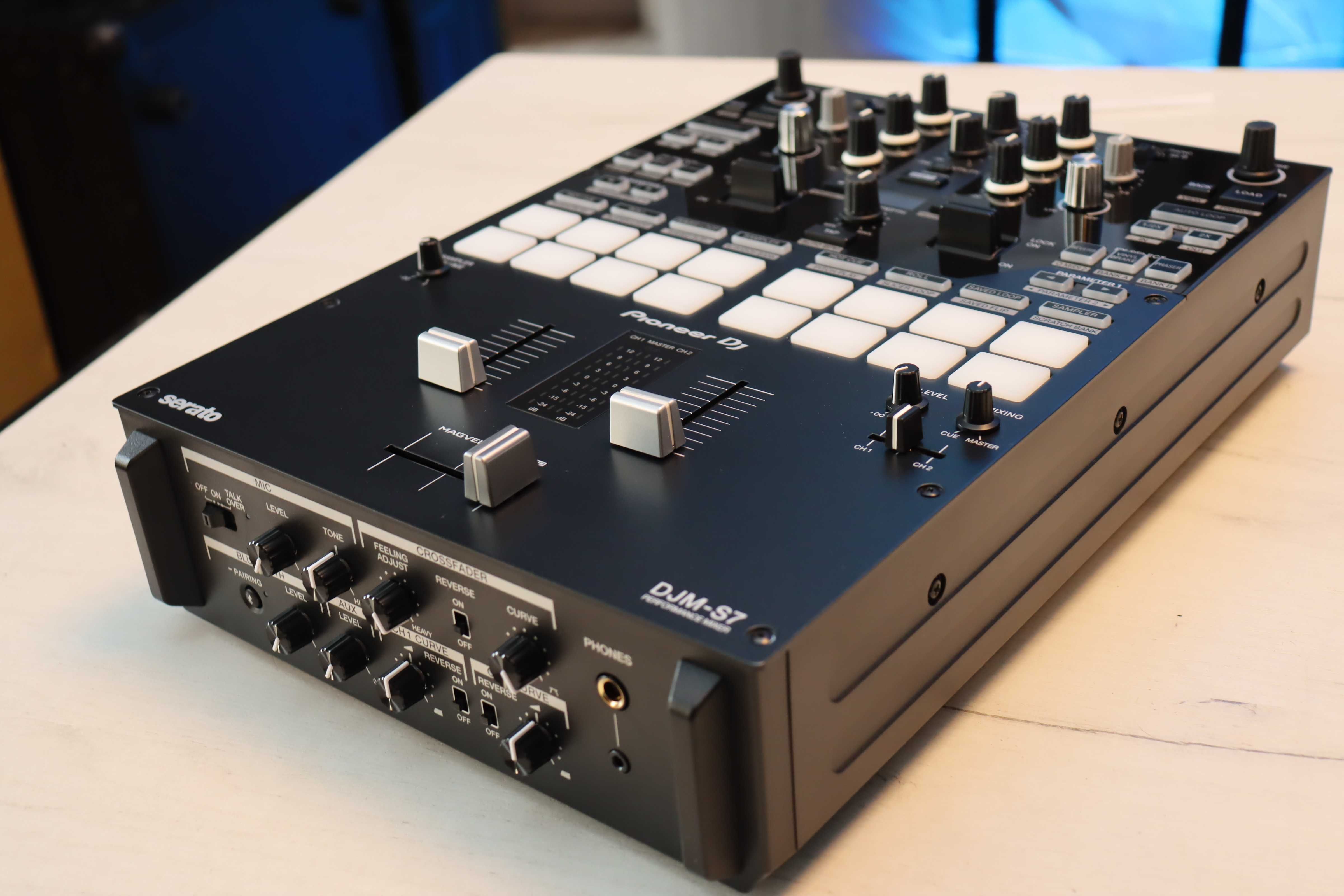 Pioneer DJ DJM-S7 Serato DJ mikser jak nowy Gwarancja