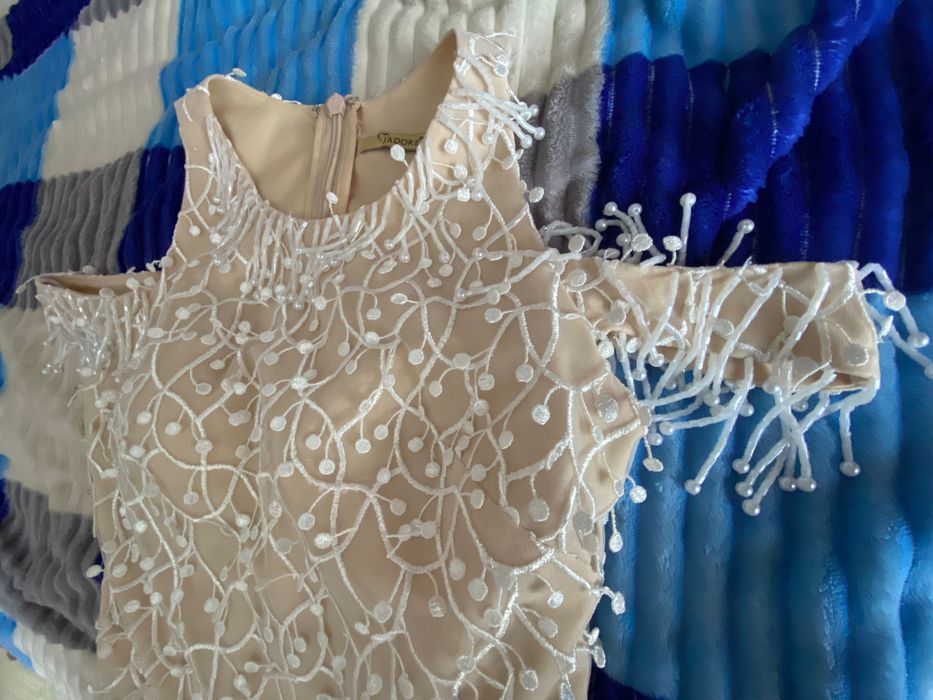 Сукня підійде як на випускний так і на розпис