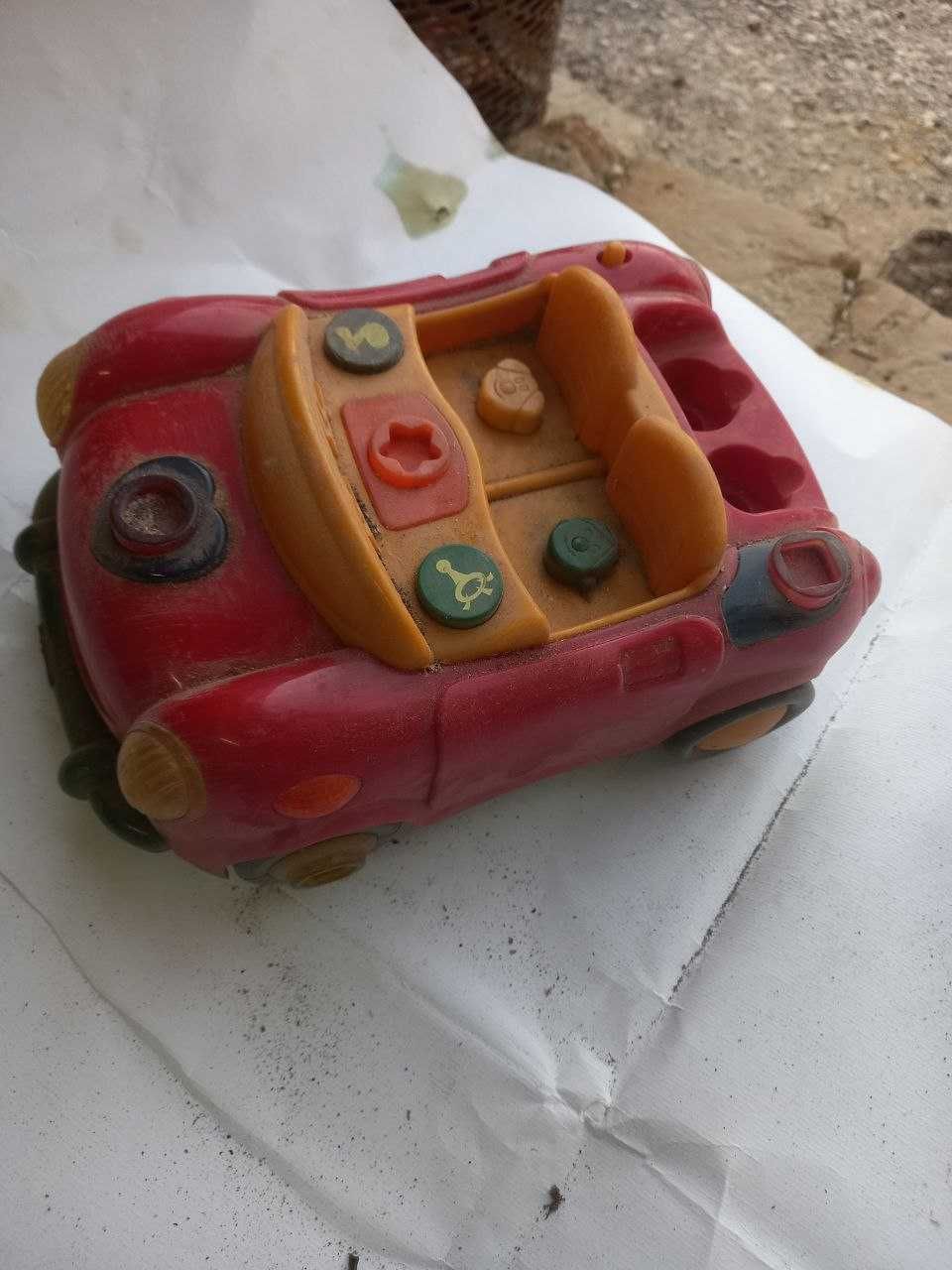 Brinquedo didático em forma de carro