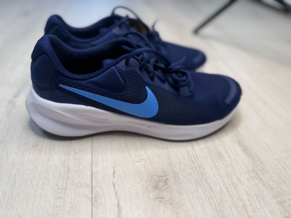 Кросівки чоловічі Nike Revolution 7  Road Running FB2207-406