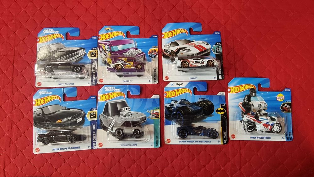 HotWheels novos em caixa para venda.
