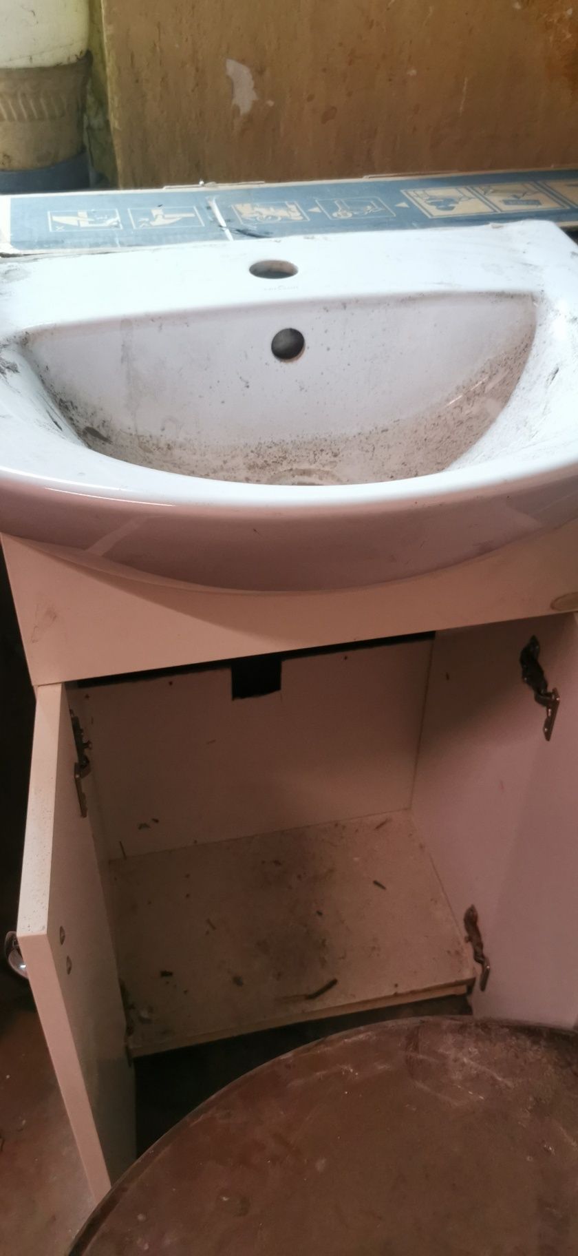 szafka łazienkowa z umywalka