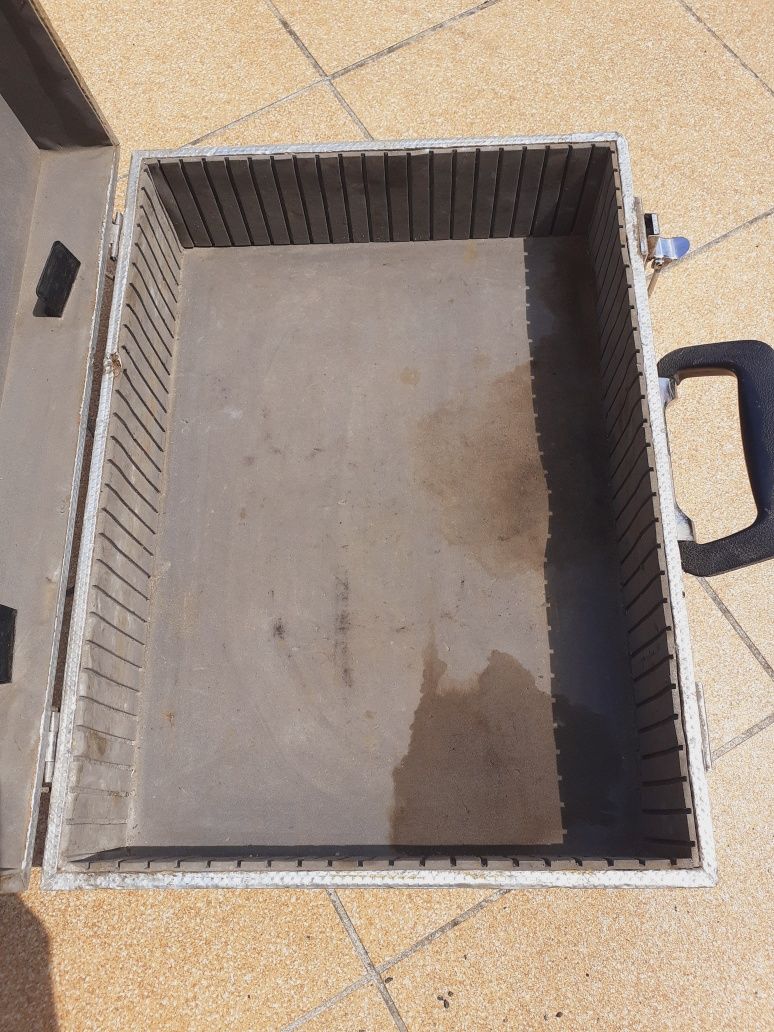 Walizka aluminiowa narzędziowa 45x33x15