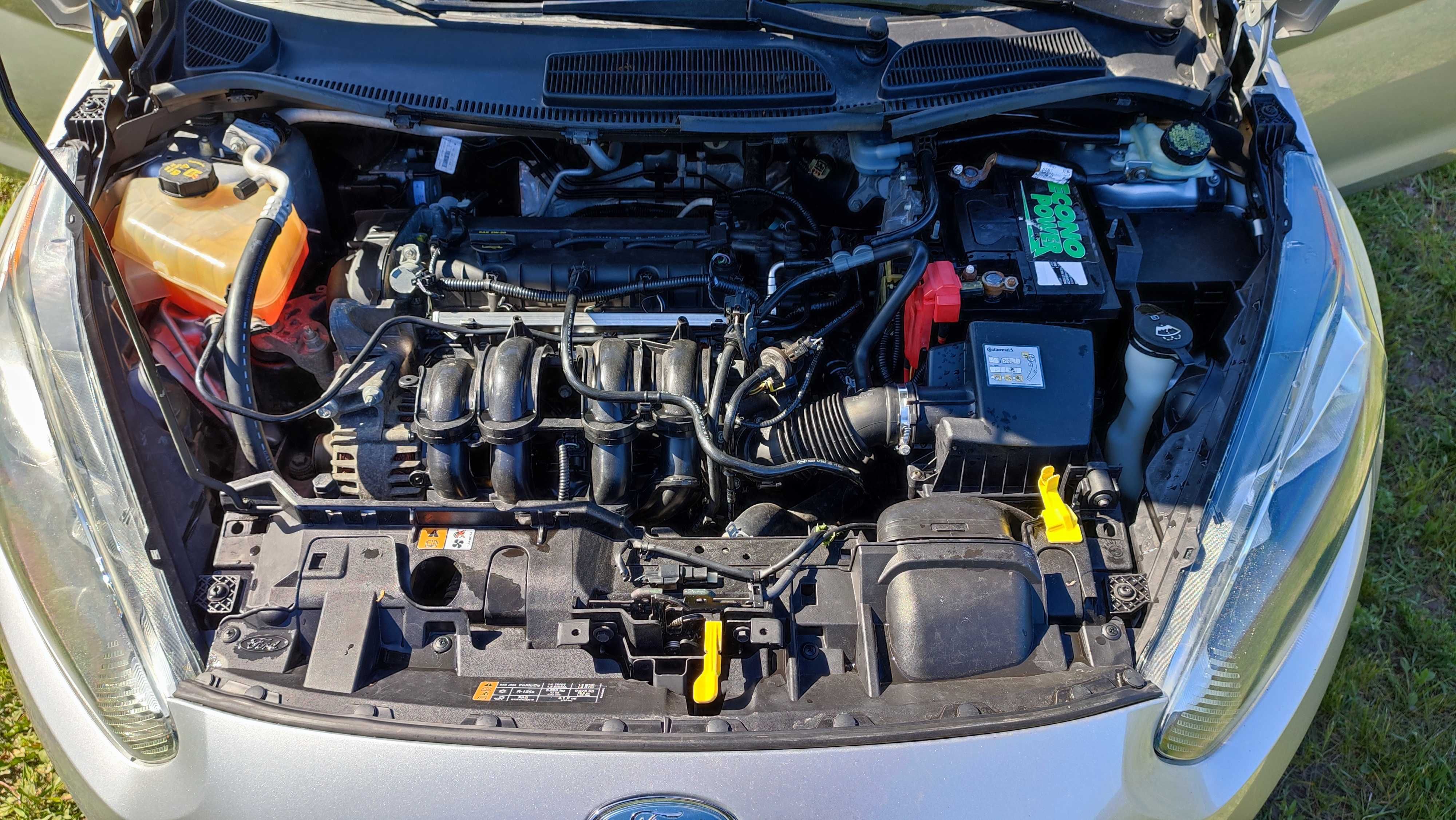 Ford Fiesta 2015 рік 1.6