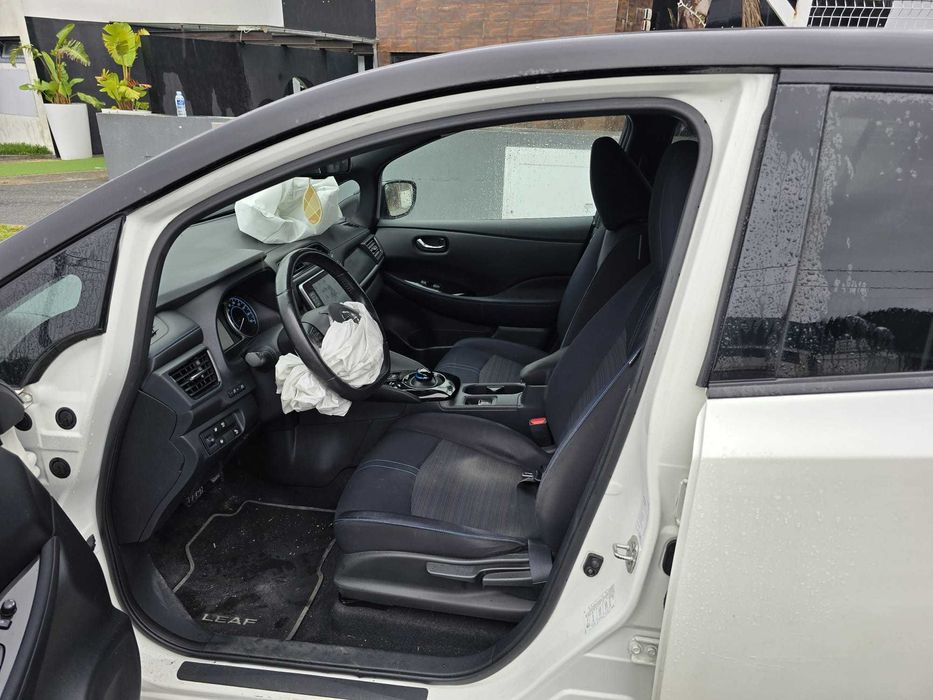 NISSAN Leaf 40 kWh N-Connecta SALVADO