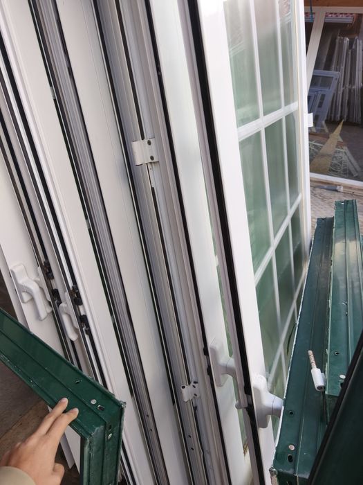 Conjunto de janelas e janelões em alumínio