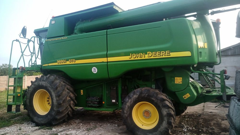 Комбайн зернозбиральний Джон Дир 9880STS