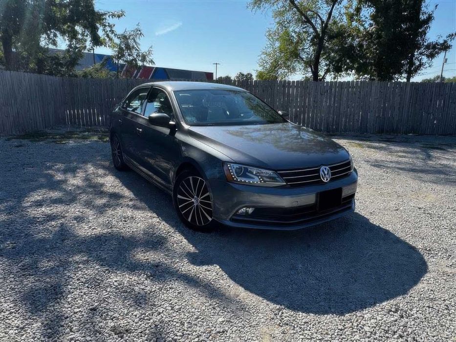 Volkswagen Jetta Sport      2016