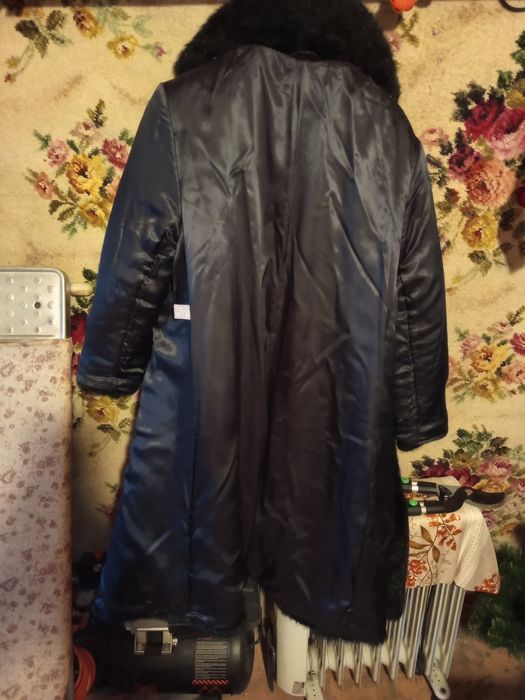 Продається шуба із штучного хутра, в чудовому стані.