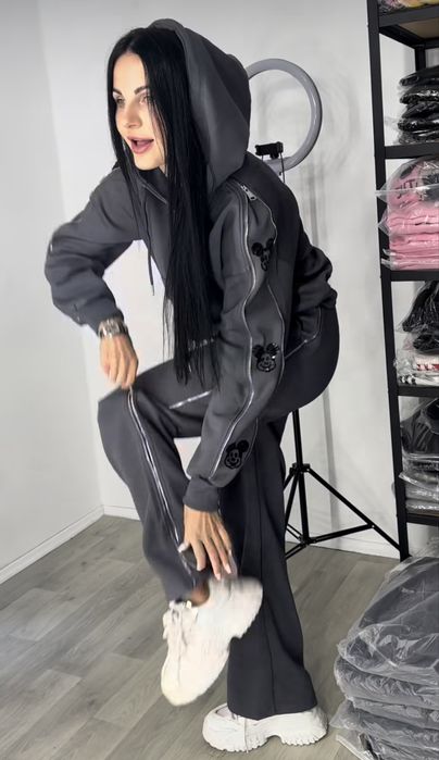 Жіночий костюм розмір M