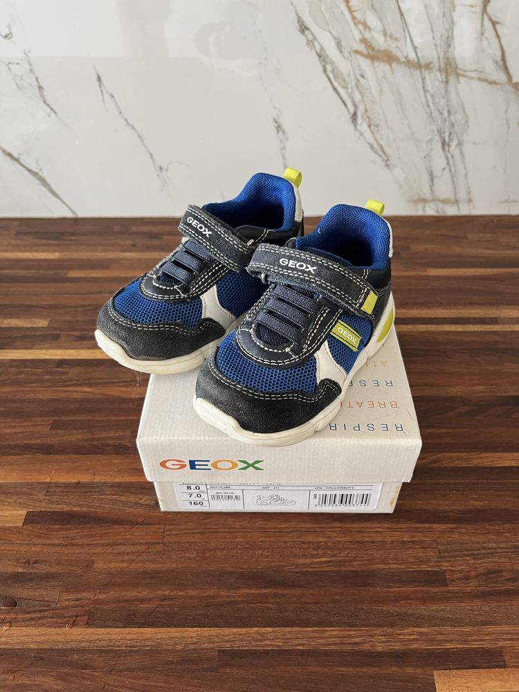 Sapatos  em pele   24  marca Geox