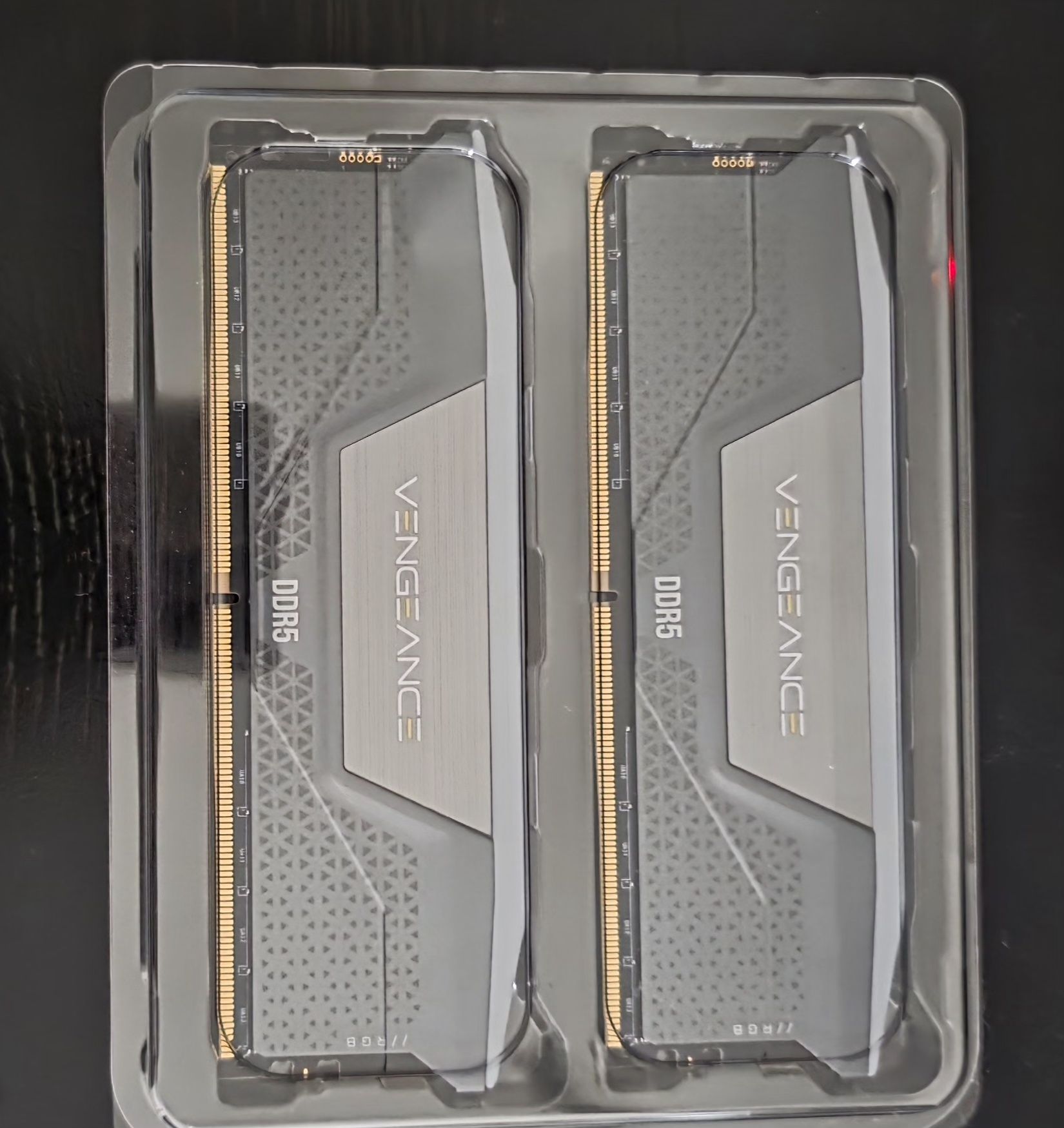 Módulos Corsair Vengeance RGB DDR5 64GB (2x32GB) 6000MHz CL30 - NOVOS