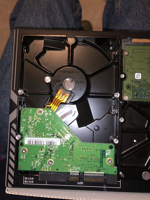 2x HDD, 1x Western Digital 320GB e 1x Barracuda 250GB