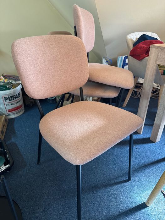 4 różowe krzesła- super wygodne, mało uzywane