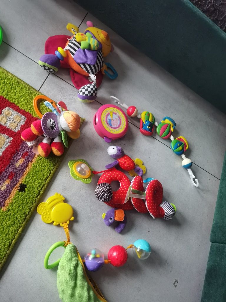 Pałąk grzechotki Fisher price bębenek