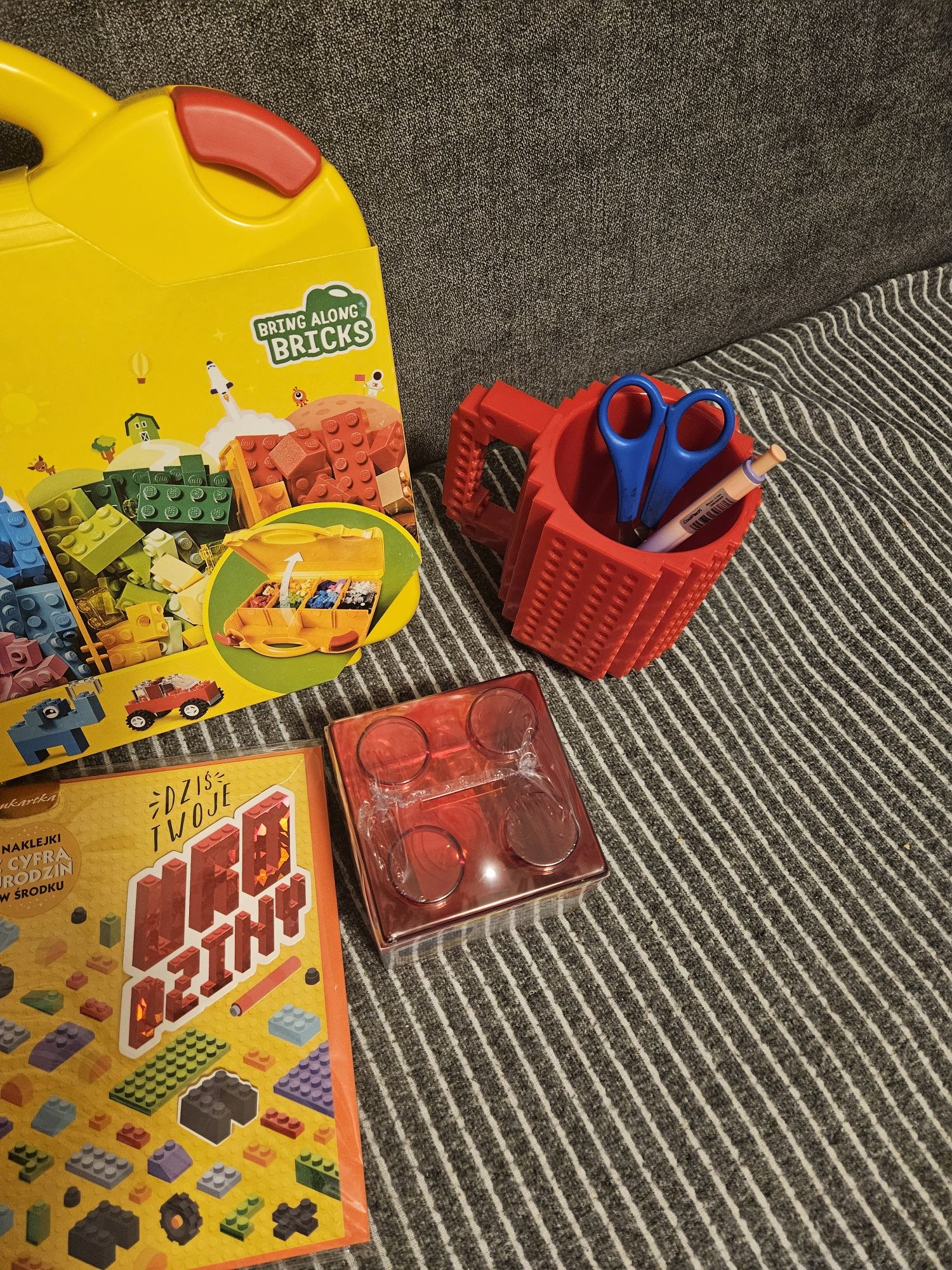 Zestaw 5 czesciowy Lego (klocki, kubek skarbonka LunchBox...