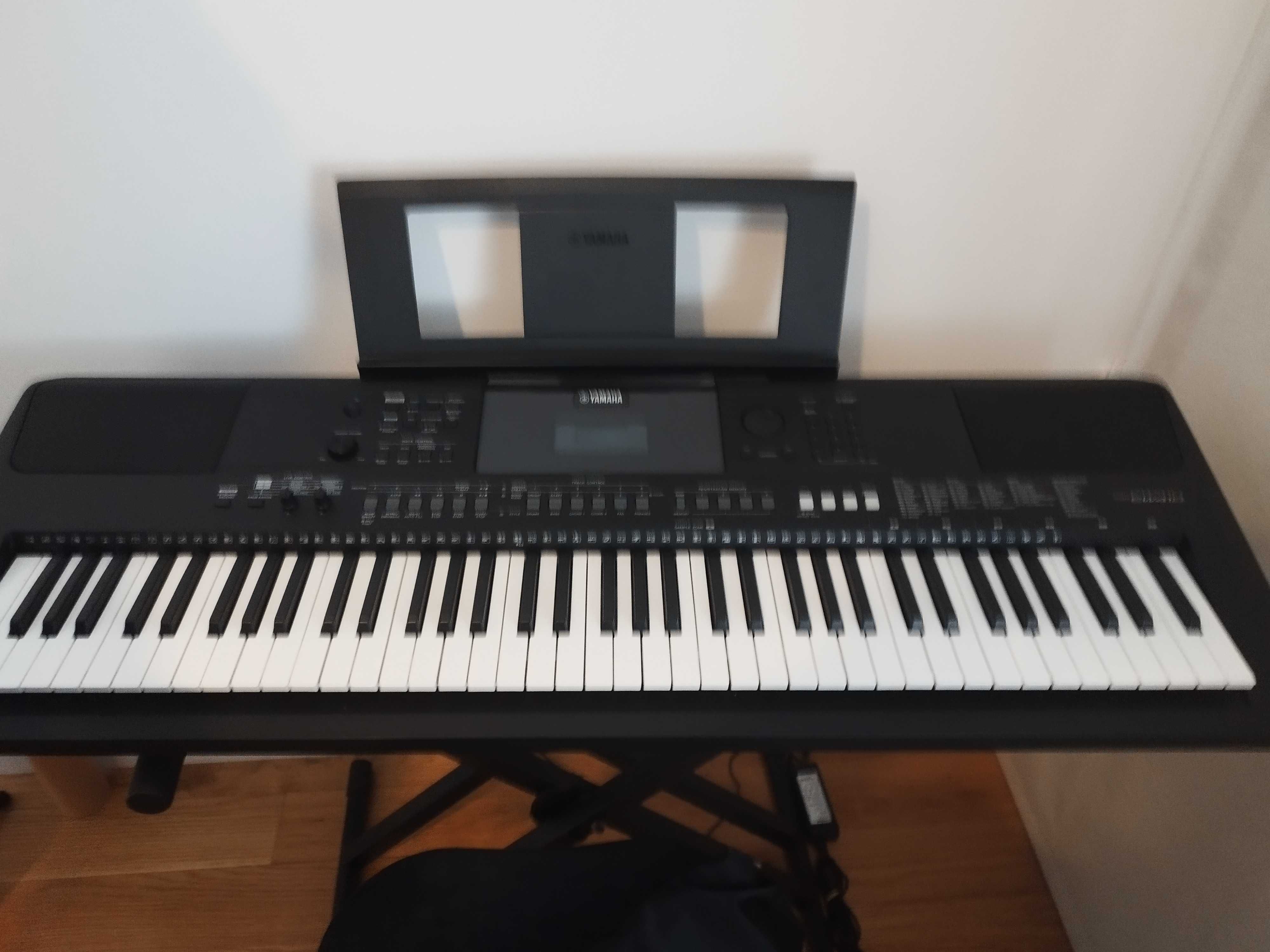 Teclado Yamaha psr EW410