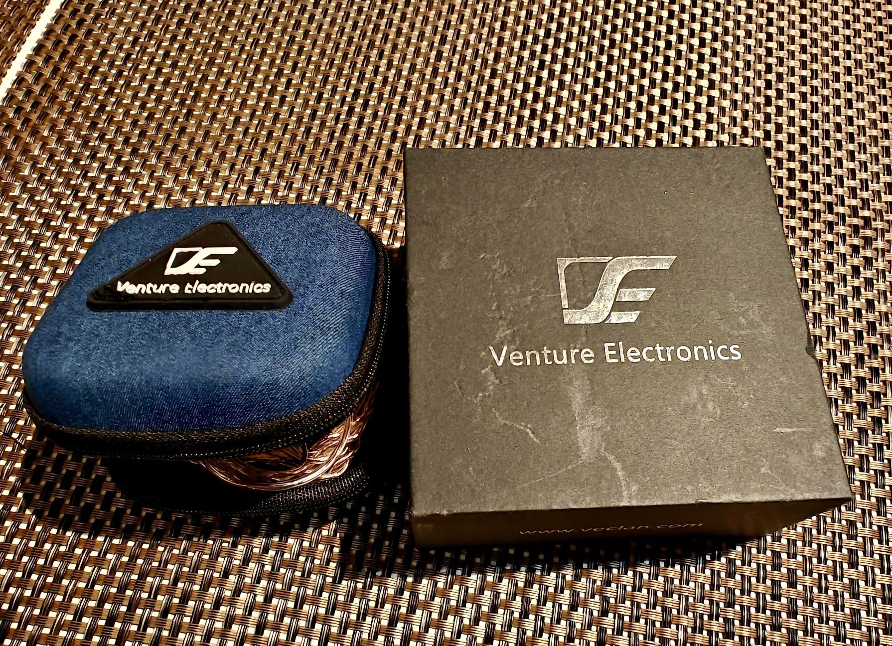Słuchawki IEM Venture Electronics SIE - HIT!