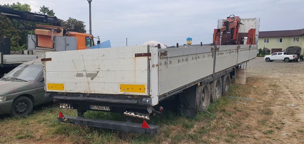 Напівпричіп з автономним маніпулятором