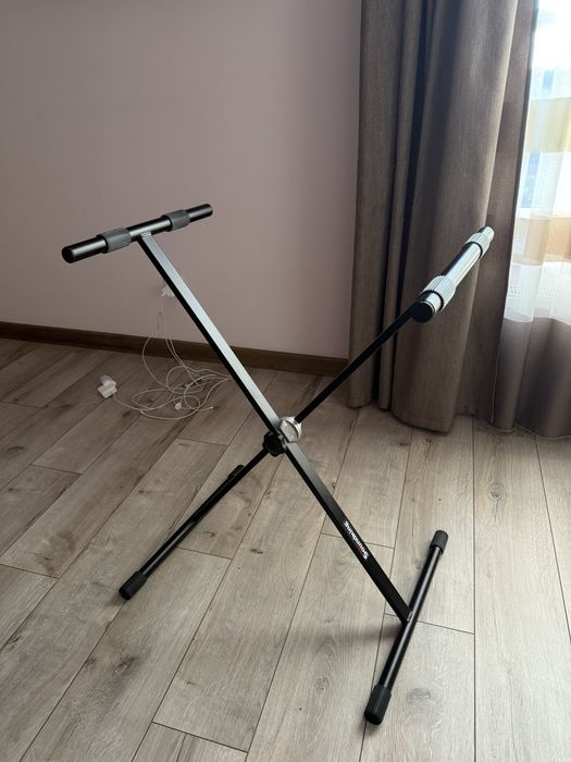 Підставка під синтезатор