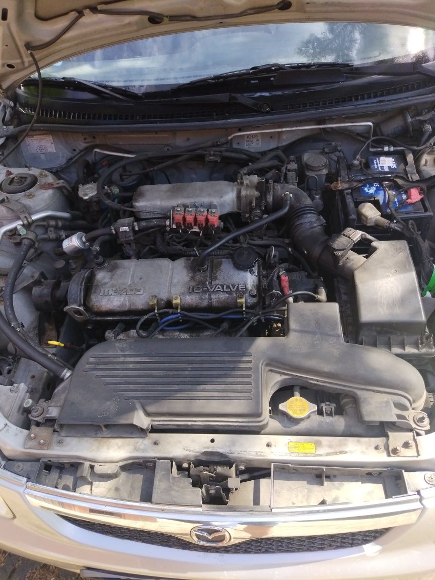 Mazda 323f, 1,4 2000r