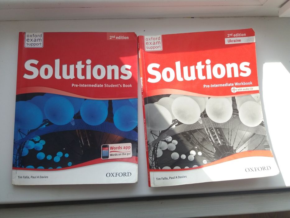 Книжка та зошит для удосконалення англійської Solutions