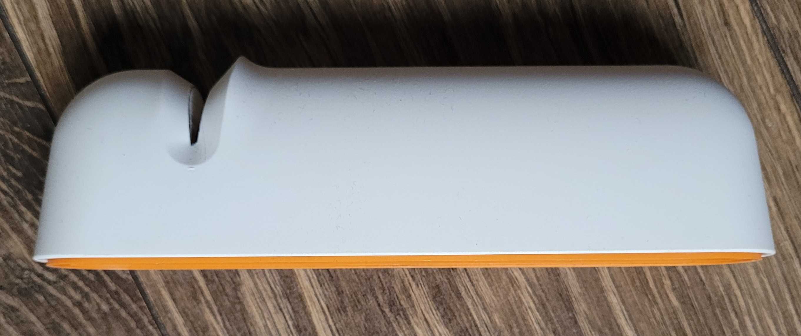 ręczna ostrzałka do noży Fiskars Roll - Sharp biała jak nowa